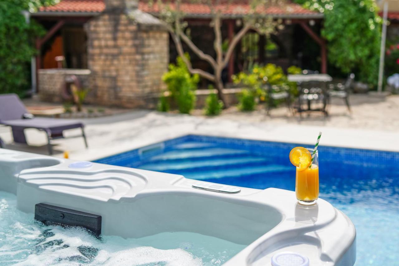 Rasopasno Stone Lady Holiday Home With Pool&Hot Tub,Sauna,Bbq,Garden מראה חיצוני תמונה